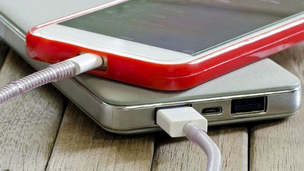 5 trucos para cargar la batería del celular más rápido