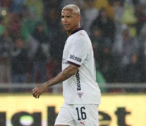 Deyverson durante el partido entre Liga de Quito y Barcelona SC.