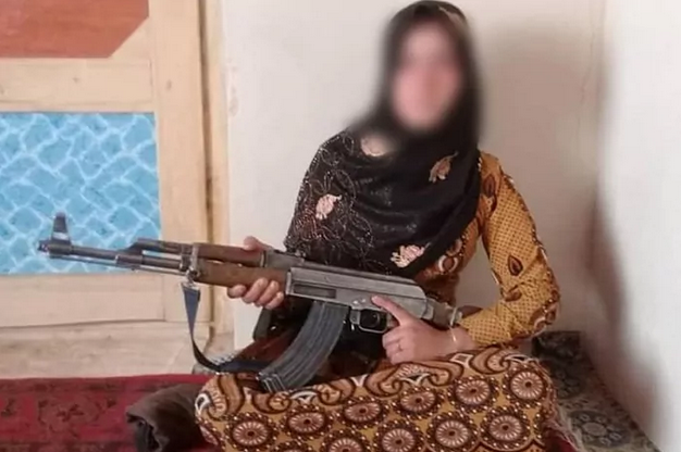 Joven afgana mató a dos talibanes después de que asesinaron a sus padres