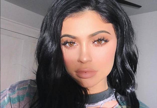 Paparazzi capta a la celebrity Kylie Jenner sin maquillaje