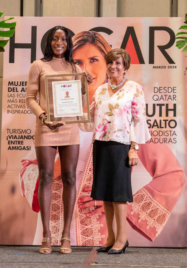 $!Kiara Rodríguez recibió el Premio Mercedes Icaza Olvera, que otorga el Abogado León Roldos Aguilera, por su destacada labor en el atletismo adaptado, siendo una medallista paralímpica en Tokio 2020 en salto largo, y clasificando en el 2023 al Mundial Absoluto en Kobe, Japón 2024, y a los Juegos Paralímpicos de París 2024.