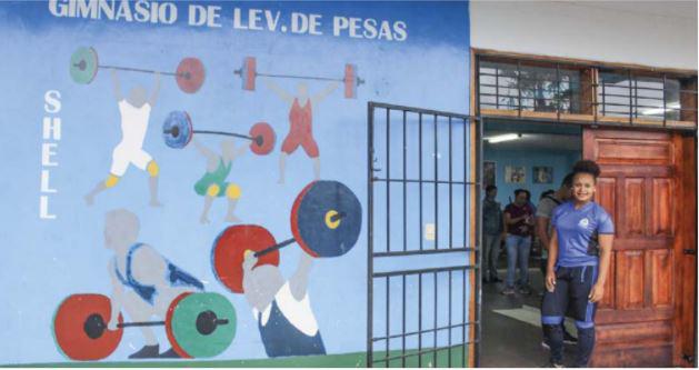 $!El pequeño gimnasio de pesas en Shell, iniciado por Gustavo Llerena a inicios de 1980 y a donde llegó Neisi en 2010, ahora promete nuevas glorias.