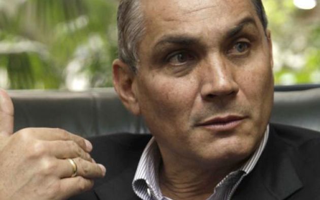 Fabricio Correa, quinto candidato presidencial en aceptar postulación