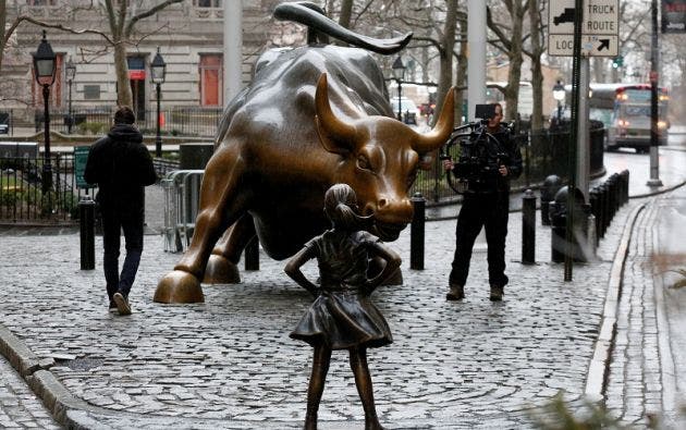 Nueva controversia en torno a la &quot;Niña sin miedo&quot; de Wall Street