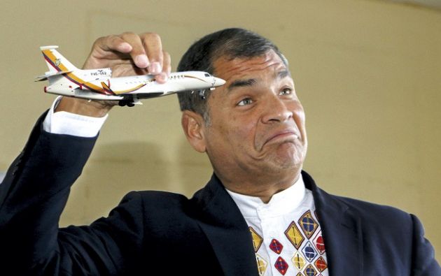 Notifican glosa de $9 millones a Correa por uso de aviones