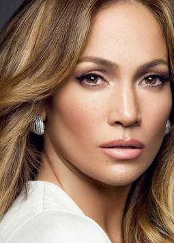 Jennifer López está lista para lanzar su línea de cosméticos, llamada JLo Beauty