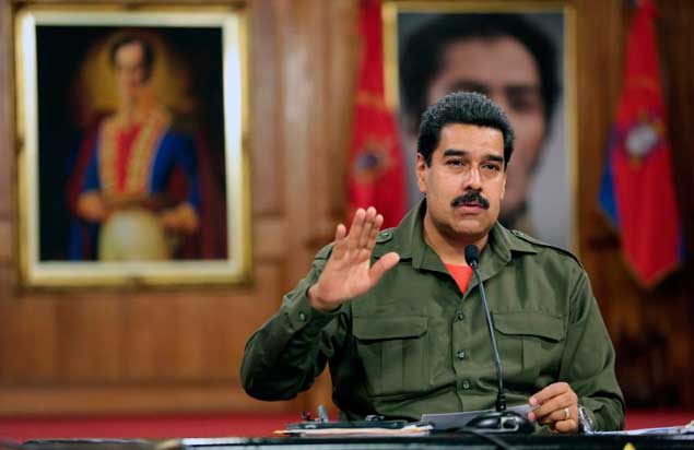 Maduro se probó el nuevo uniforme de la Policía venezolana, con camuflaje militar: &quot;Me parezco a Saddam Hussein&quot;
