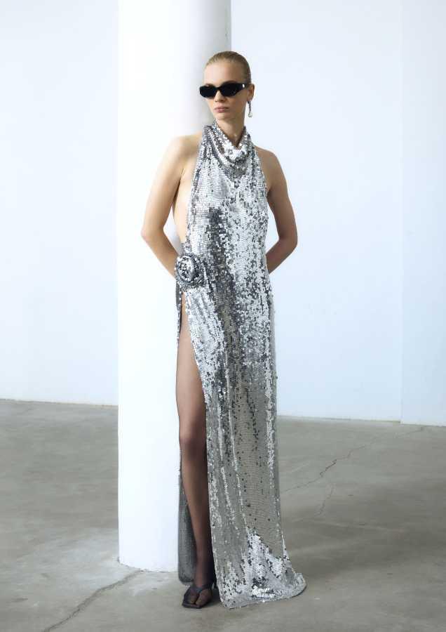 $!Con una estética bohemia y audaz, H&amp;M S/S 2025 reinterpreta la feminidad a través de piezas inspiradas en el glam rock, el New Romantic y la energía de los festivales.