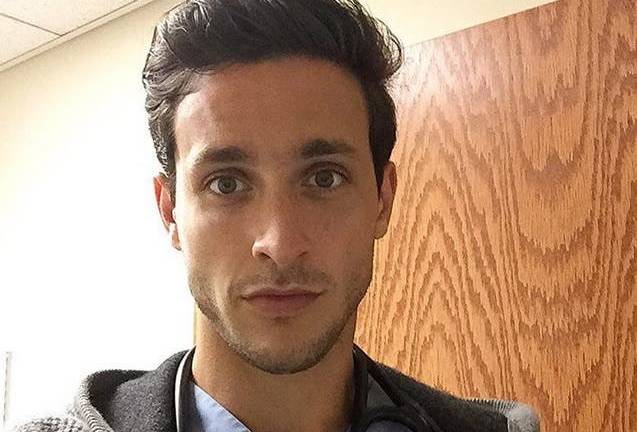 Dr. Mike, considerado el médico más guapo de Instagram