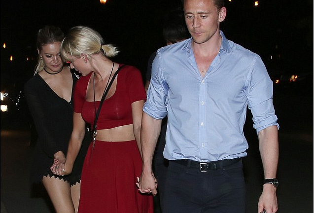 Taylor Swift se pasea de la mano con su nuevo novio