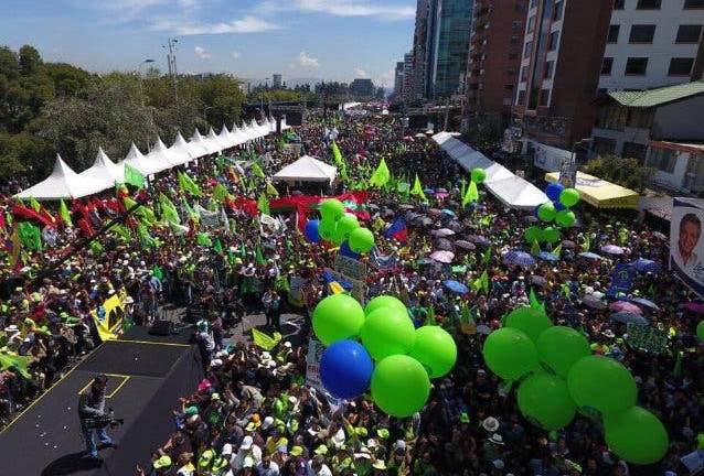 Concentración en la Avenida de los Shyris, para celebrar la presidencia de Lenín Moreno