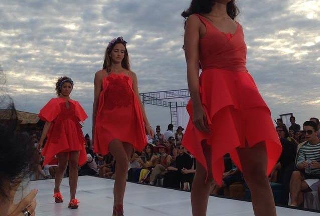 Designer Book La Mar, un atardecer con pasarela cosmopolitan