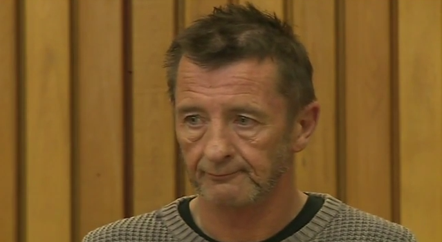 El baterista de AC/DC, Phil Rudd, comparece ante la justicia