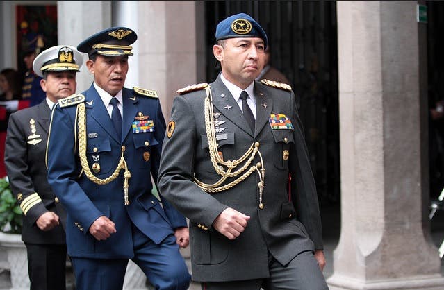 Correa decide prescindir de ayuda de edecanes militares