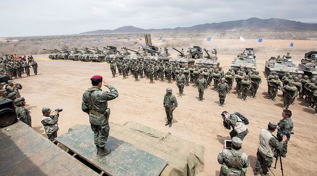 Excomandante de la Fuerza Terrestre le responde a Patiño