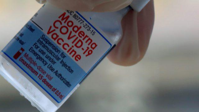 Otra vacuna apta para menores: Moderna anuncia su eficacia contra la COVID-19 en niños de 6 a 11 años