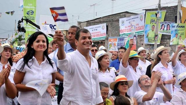 El expresidente Rafael Correa y la prefecta del Guayas, Marcela Aguiñaga. Foto archivo.