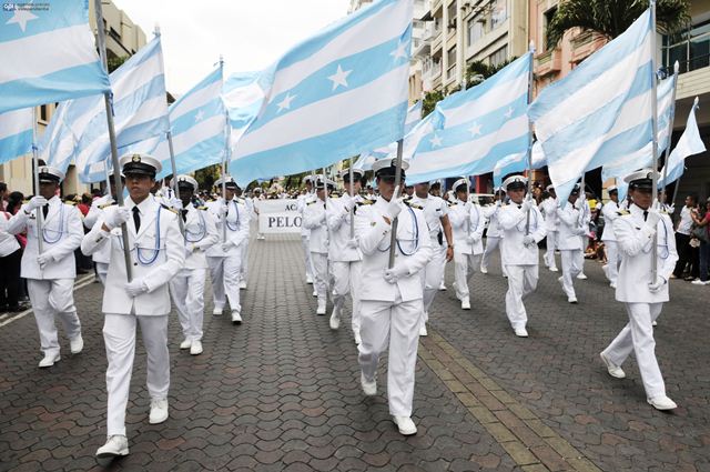 Guayaquil celebra independencia con tradicionales desfiles