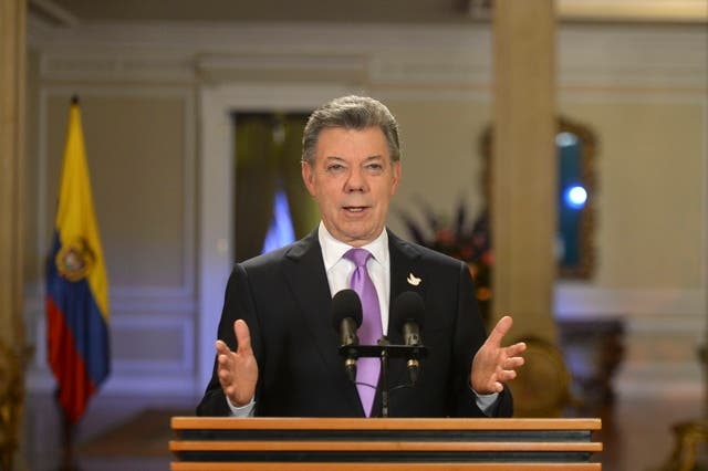 Santos rechaza sanciones de EE.UU. a Venezuela y apela al diálogo