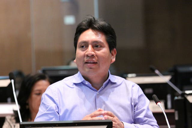 Los restos de Fausto Cayambe son velados en la Asamblea