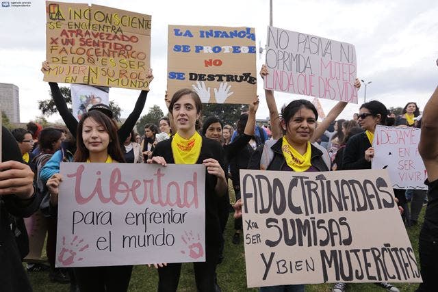 Grupos feministas denuncian complicidad en violencia género