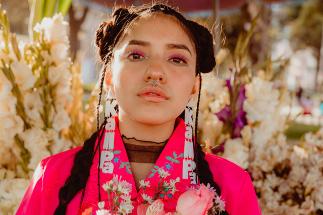 La joven que causa sensación mundial con sus raps en quechua