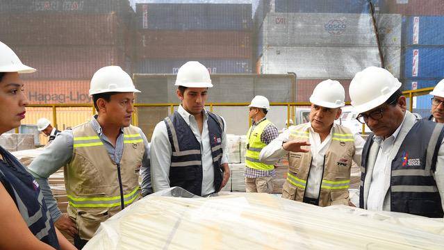 Equipo de SENAE realiza supervisión de aforo en Terminal Portuario de Guayaquil.