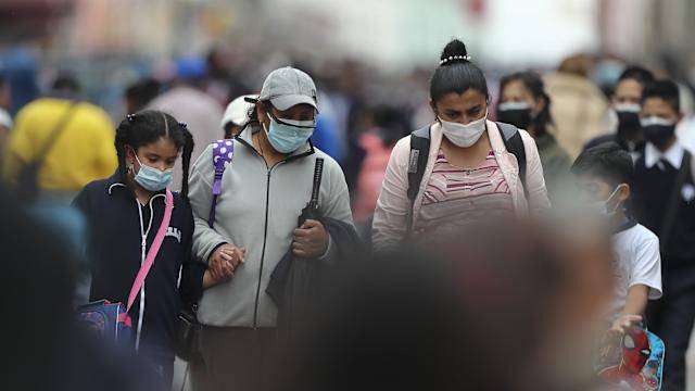 Gobierno activa operativos para controlar precios de mascarillas, en medio de alerta por tosferina y fiebre amarilla