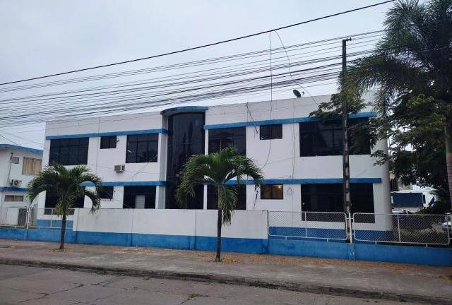 Atentado armado contra el Comando Policial de Machala y ataque en altamar dejan varias víctimas