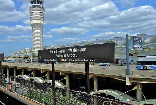 60.000 personas quieren borrar el nombre de Reagan de aeropuerto