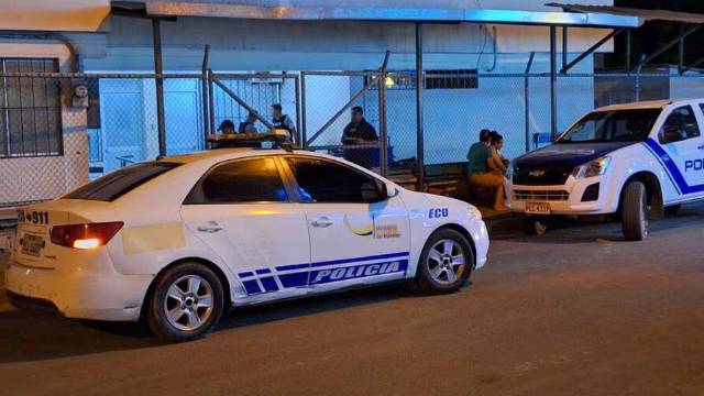 Ataque armado en cancha de Montecristi deja al menos dos muertos y ocho ...