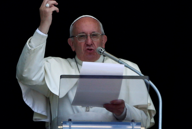 El papa expresa dolor y horror por el ataque en iglesia de Ruán
