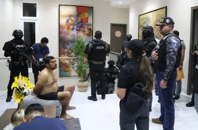 $!El Ministerio del Interior difundió imágenes de la detención de Jackson Zambrano.