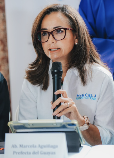 En la foto aparece Marcela Aguiñaga, quien confirmó su renuncia a la Prefectura el próximo 14 de mayo.