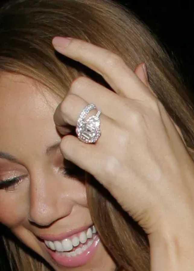 $!Mariah Carey recibió un diamante de 35 quilates tasado en 10 millones.