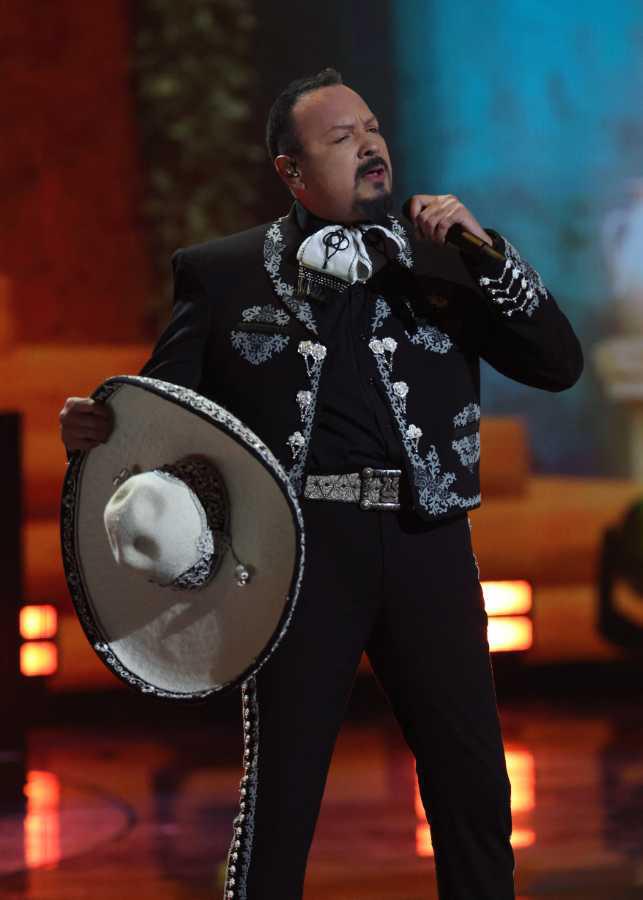 $!Pepe Aguilar evitó dar detalles sobre la situación de su hija.