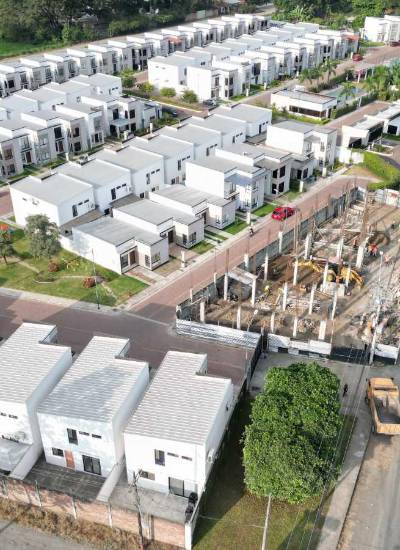 En la vía Milagro-Naranjito se han desarrollado algunos proyectos de vivienda. En la gráfica la urbanización Terra Verde.