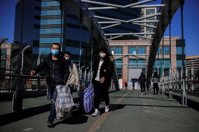Dos ciudades chinas exigen a viajeros test anal para detectar la COVID