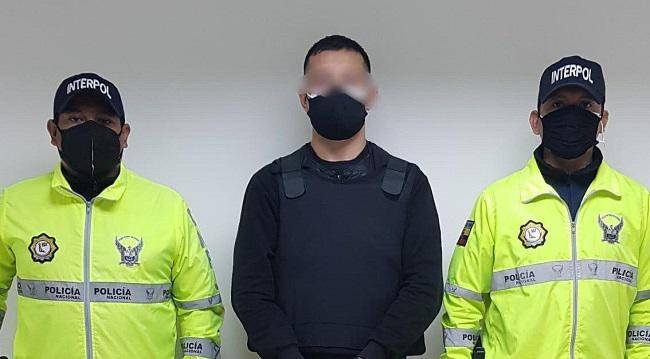 El extranjero que huyó de Ecuador , fue encontrado en la ciudad de Lima, en Perú, cuando solicitaba un pasaporte.