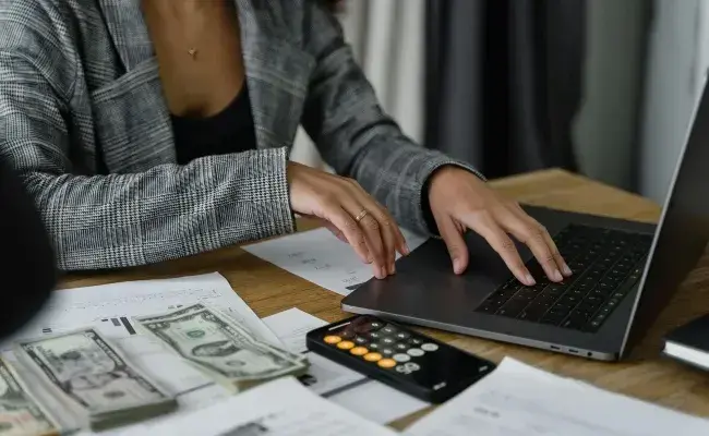 La venta irregular causó un perjuicio al Estado superior a USD 50.000.