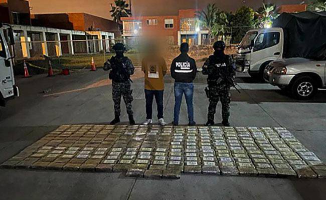 Detienen a conductor con cargamento de cocaína en su carro: fue interceptado en Guayaquil