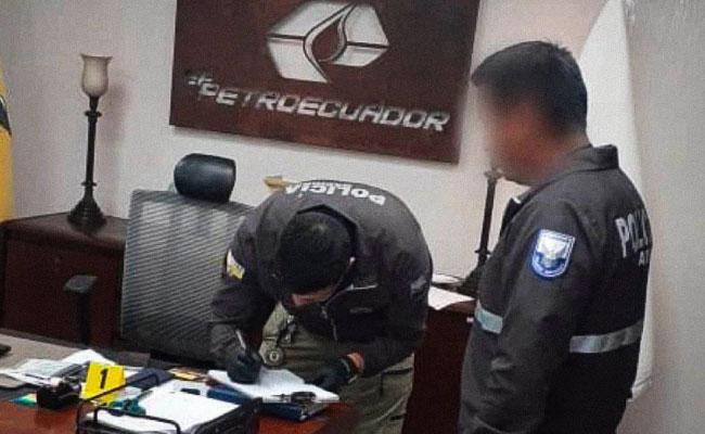 Exfuncionarios de Petroecuador y gerente de compañía de seguros van a prisión por presunto peculado