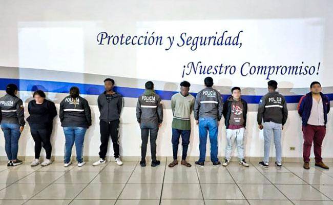 Tres personas fueron víctimas de secuestro extorsivo cuando circulaban en una vía de Quito; hay cinco procesados