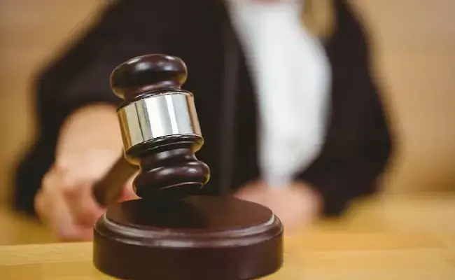 Exjuez de Guayaquil que concedió un indulto irregular a sentenciado irá 40 meses a prisión