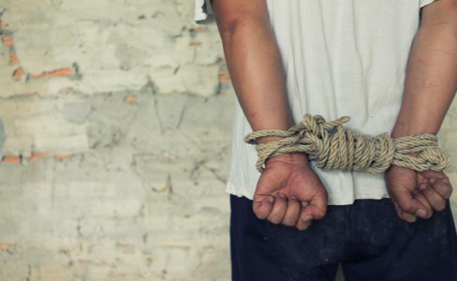 Un menor de edad y cinco adultos, presuntos implicados en secuestro extorsivo a un adolescente en Santo Domingo