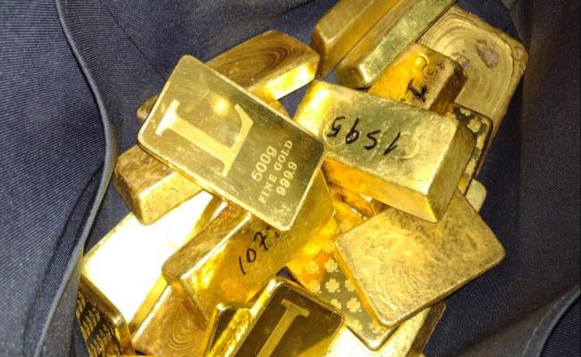 6’455.537 dólares en efectivo (cuya procedencia no pudo ser justificada), lingotes de oro y armas de fuego fueron hallados.