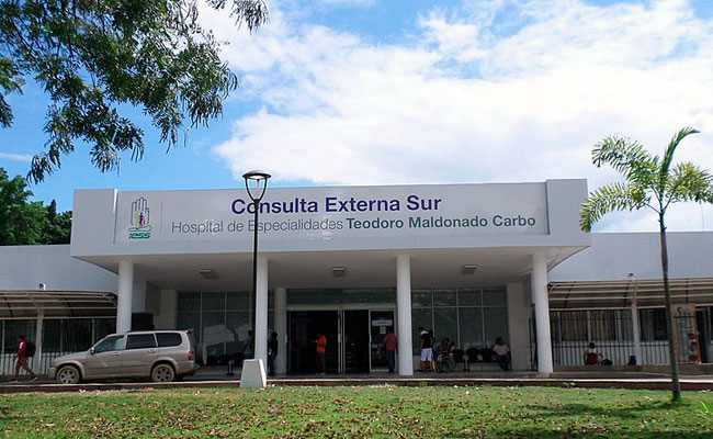 Agentes recopilan convenios de pago de insumos médicos con presunto sobreprecio en el Hospital Teodoro Maldonado