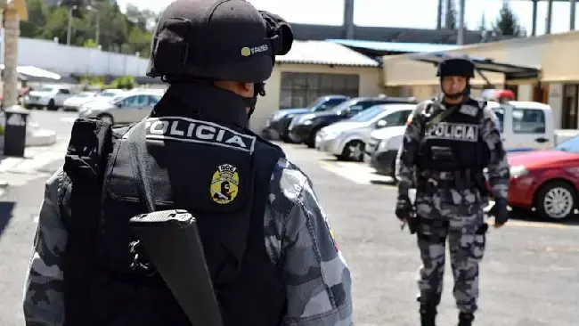 Falso allanamiento en Guayaquil: delincuentes vestidos como policías roban cerca de 40 armas