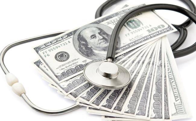 Funcionarios y contratista son procesados por peculado con insumos médicos para el IESS