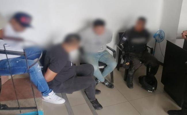 VIDEOS: Así fue el intento de robo en un local de Guayaquil, en el que están implicados dos policías